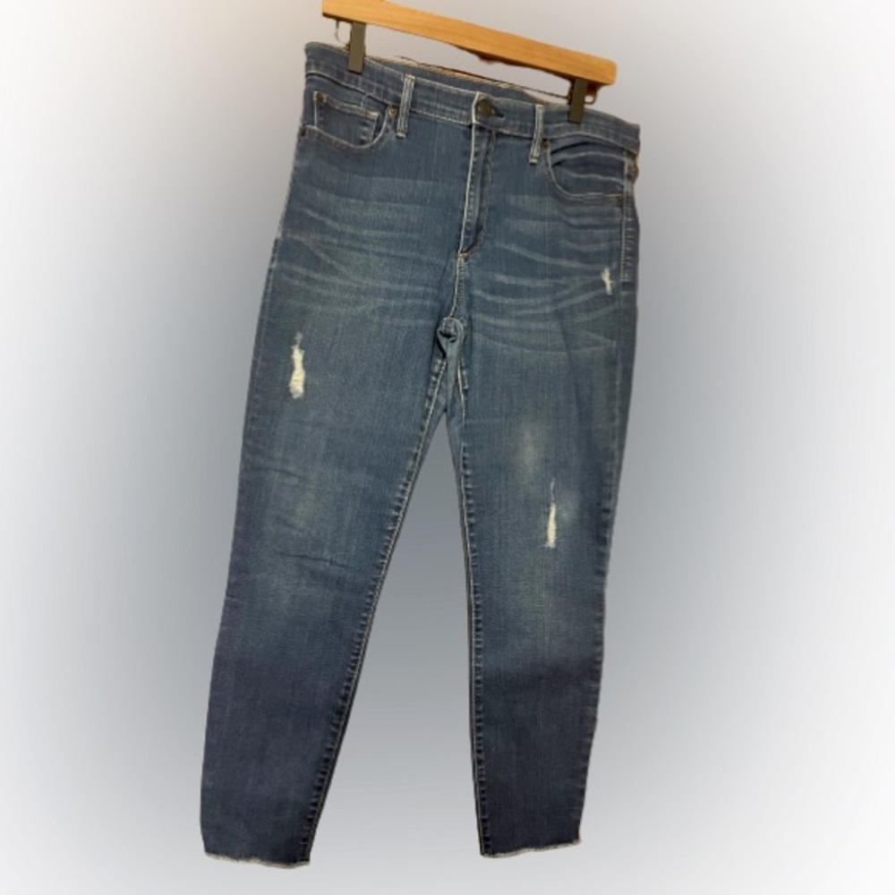 Gap - Medium Wash Jeans - Size 32
